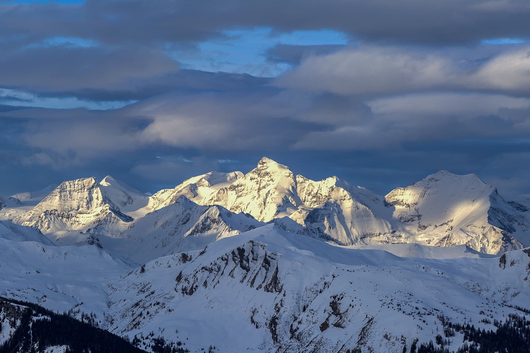 Winterliche Berglandschaft am Rande des Nationalparks Hohe Tauern