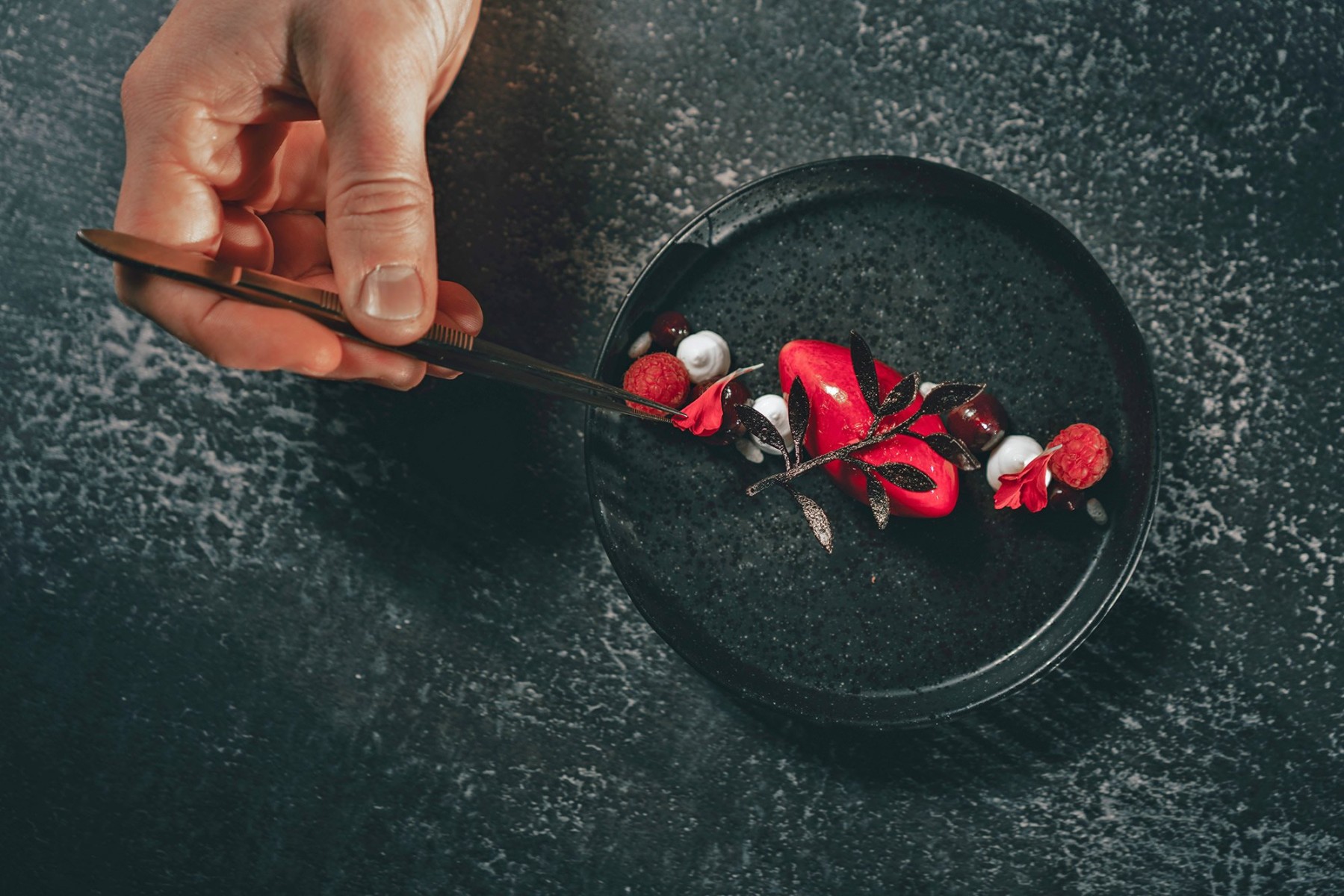 Traumhaftes Dessert aus Himbeere mit Kokos und Hibiskus