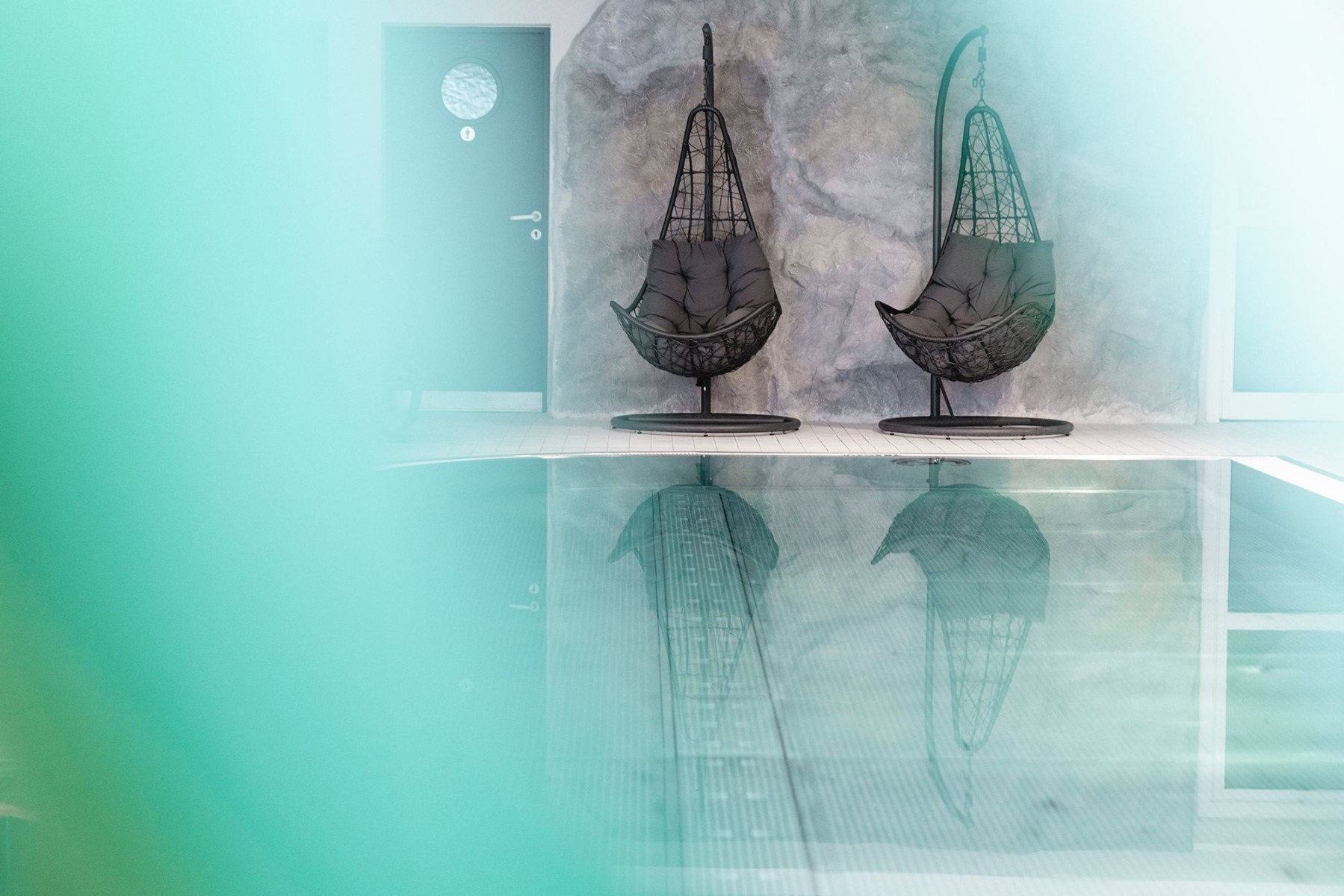 Platz zum Entspannen im Hallenbad